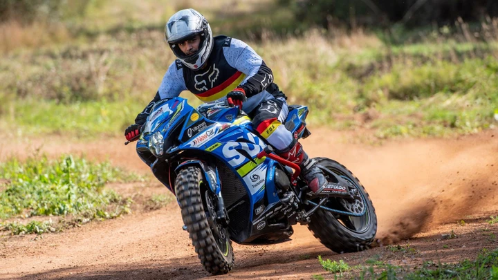 Una gara di enduro con una Suzuki GSX-R 1000: l'impresa di Ricardo Domingos