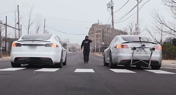 La Tesla Model S a reazione sfida la Plaid [Video]