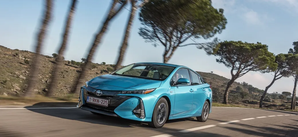 Auto ibride Toyota: le tecnologie migliori per consumare di meno