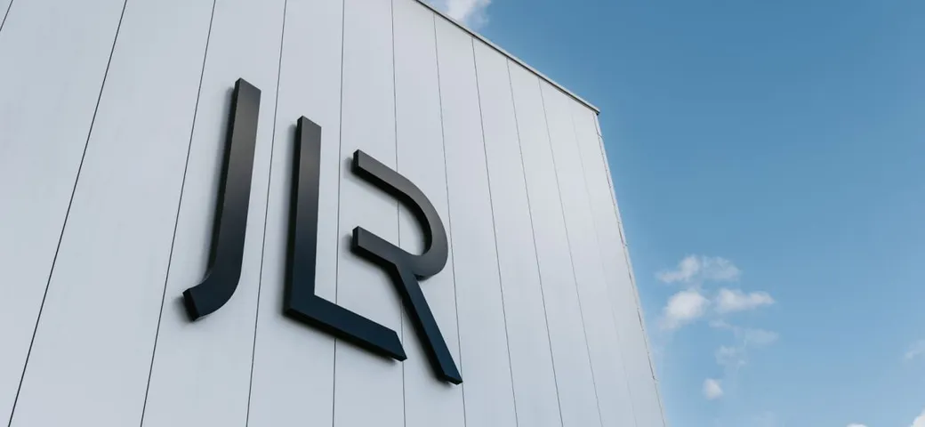 JLR: produzione bloccata e rischio per migliaia di posti di lavoro