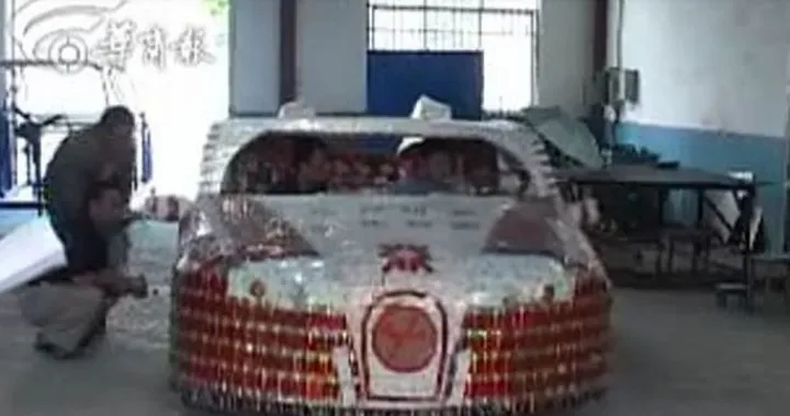 Bugatti Veyron: un esemplare realizzato con 10.280 pacchetti di sigarette