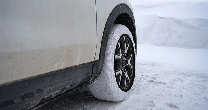Calze da neve: la nuova alternativa alle catene in Italia
