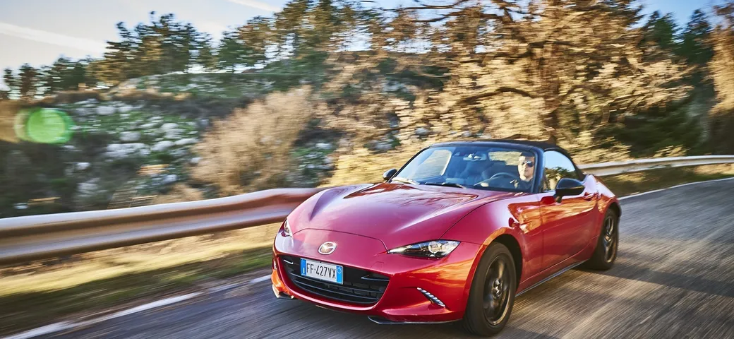 Mazda MX-5: i-Eloop ora disponibile anche sul benzina 1.5 da 132 cv