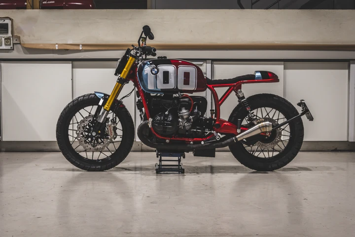 BMW R100 restaurata e customizzata: un tributo al centenario BMW Motorrad