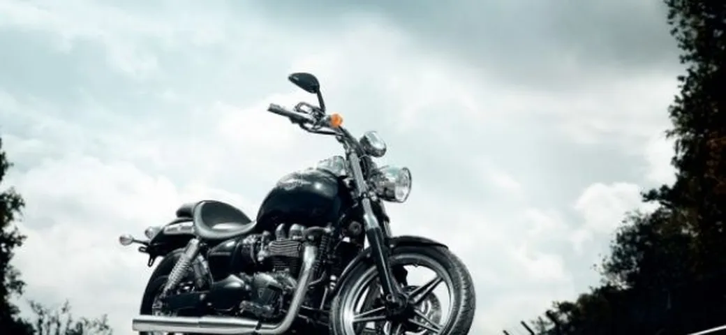 Triumph: arrivano le nuove America e Speedmaster 2011