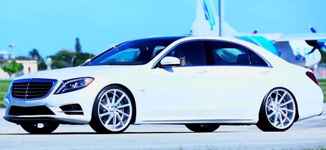 Mercedes Classe S: in video con cerchi da 22 pollici