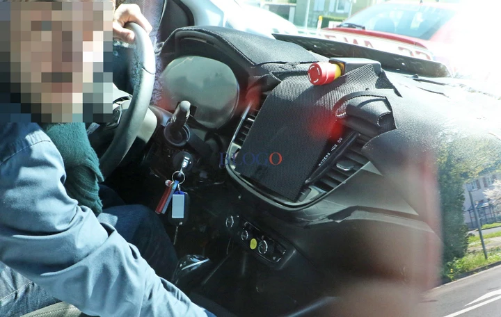 Foto spia Opel Meriva: le prime degli interni