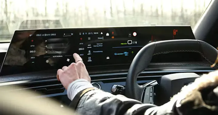Euro NCAP, niente obbligo di pulsanti fisici per il climatizzatore: i touchscreen restano