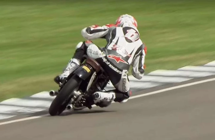 Troy Corser: che numeri con una BMW d'epoca! [Video]