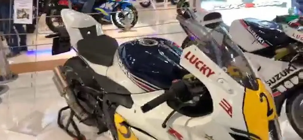 SUZUKI Gsxr 1000 rr Marco Lucchinelli replica gamma 500gp a Eicma 2017