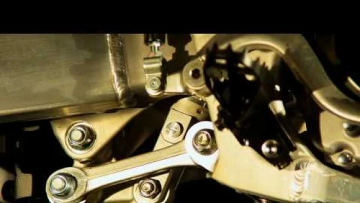 Video: Kawasaki KX250F e KX450F 2011