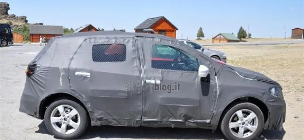 Foto spia nuova Suzuki SX4