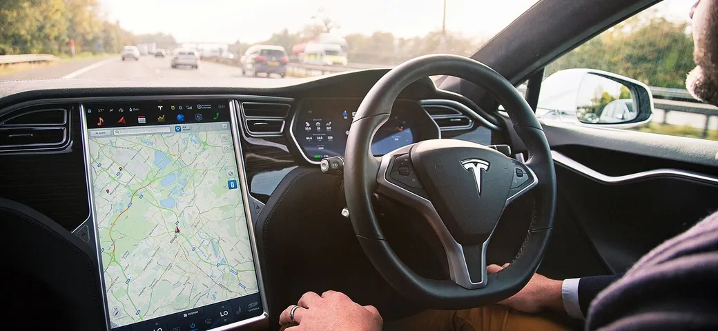Tesla, dagli USA critiche sull'ultimo aggiornamento dell'Autopilot