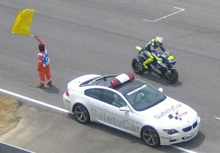 La Bmw M6 sfida Valentino Rossi?