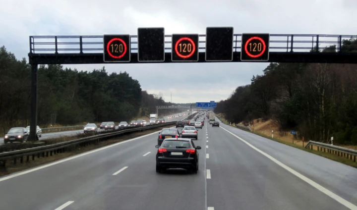 Ma quale autostrada senza limiti di velocità, la multa da 7.500 euro lo dimostra