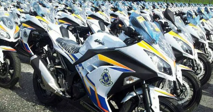 Altro che "Chips"! Una nuova flotta di Kawasaki Ninja 250R per la "stradale" malesiana