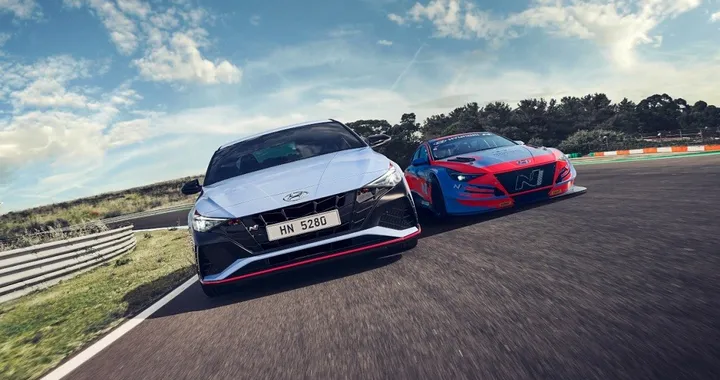 Hyundai Elantra N: caratteristiche, dotazioni, motore