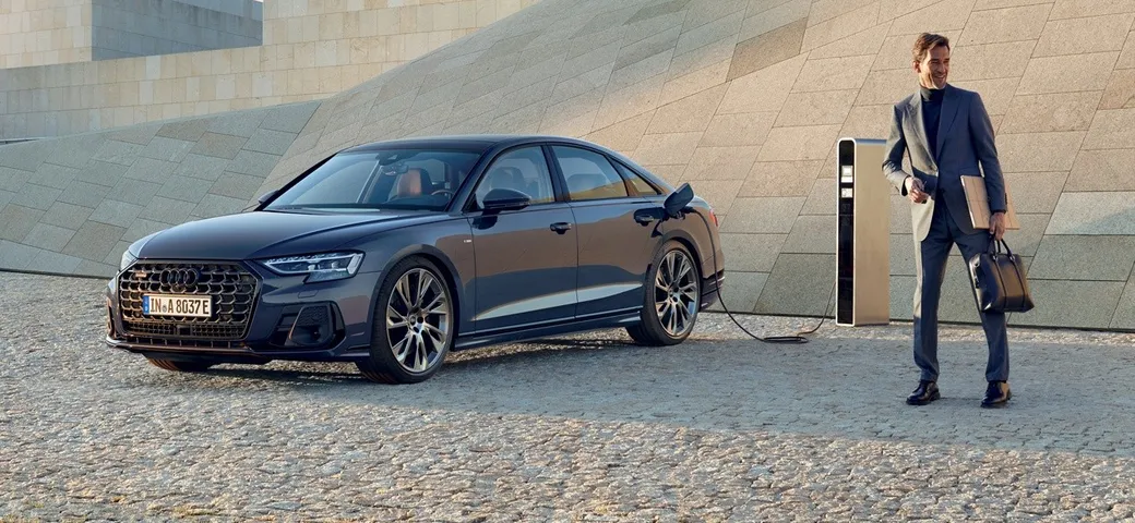 Audi A8 TFSI e 2022: ibrida plug-in con prezzi da 115.500 euro