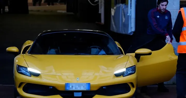 Brutta disavventura per Tonali, il posteggiatore gli batte la Ferrari