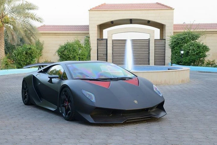 In vendita per 3 milioni una Lamborghini Sesto Elemento
