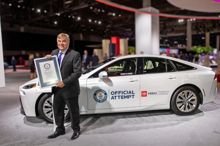 Toyota Mirai, autonomia da record: quasi 1400 km con un pieno di idrogeno
