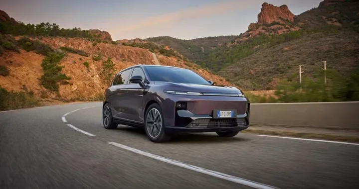 Leapmotor B10 REEV Hybrid debutta in Italia: i prezzi