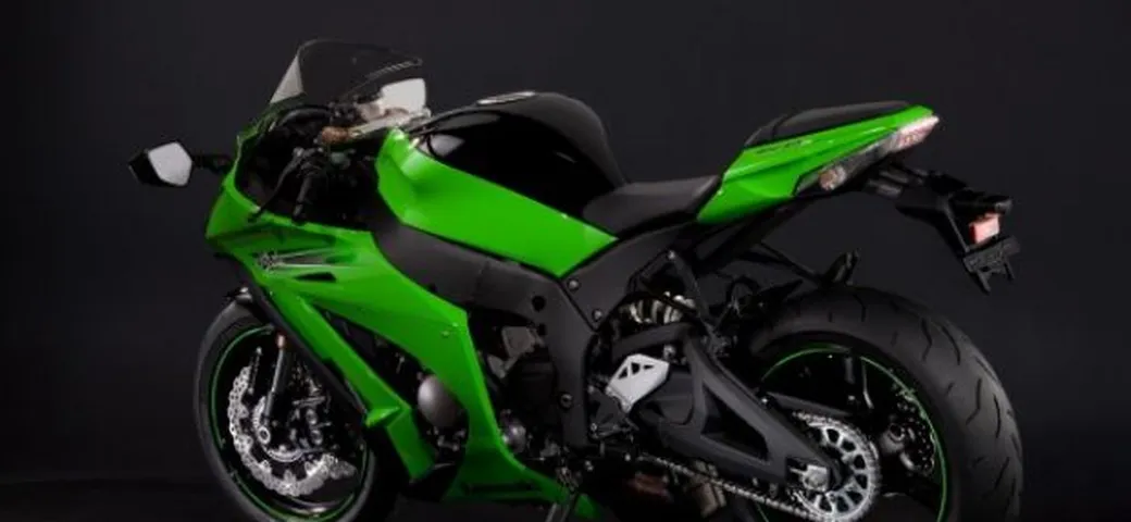 Kawasaki ZX-10R 2011: problemi meccanici ad alti regimi di rotazione, vendite sospese