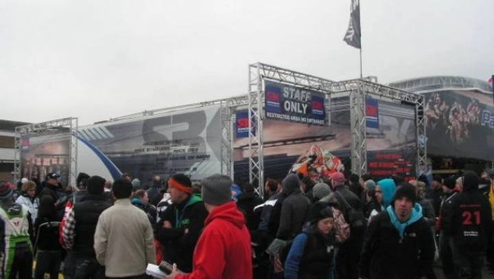 Paddock Live Donington Park: tra nuovi pneumatici qualche scaramuccia