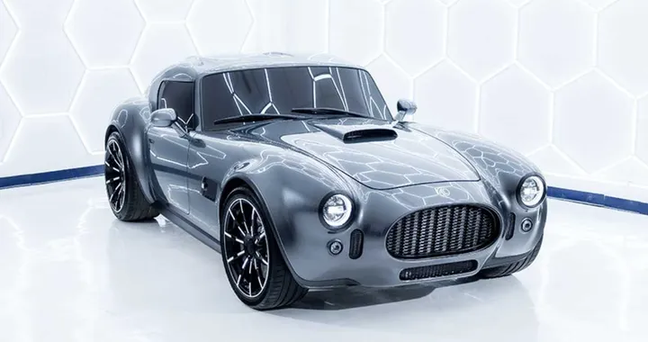 La Cobra più folle di sempre è finalmente realtà: V8 da 730 CV e carrozzeria in carbonio