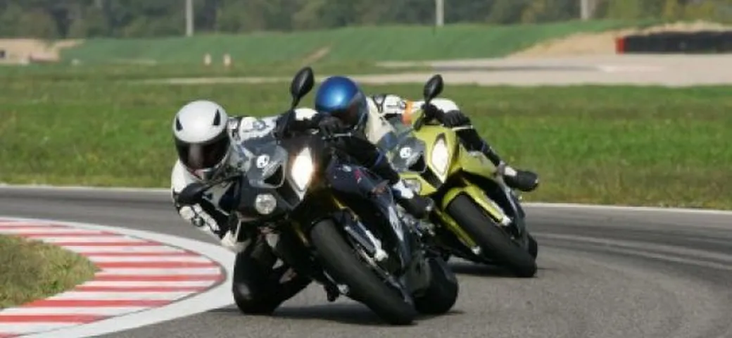 BMW S1000RR  Track Test Tour 2010: esaurite in poche ore le 2700 prenotazioni disponibili