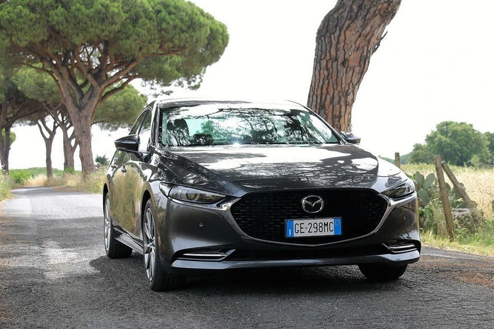 Mazda 3 Sedan 2.0 Skyactiv-X 6AT: la prova su strada