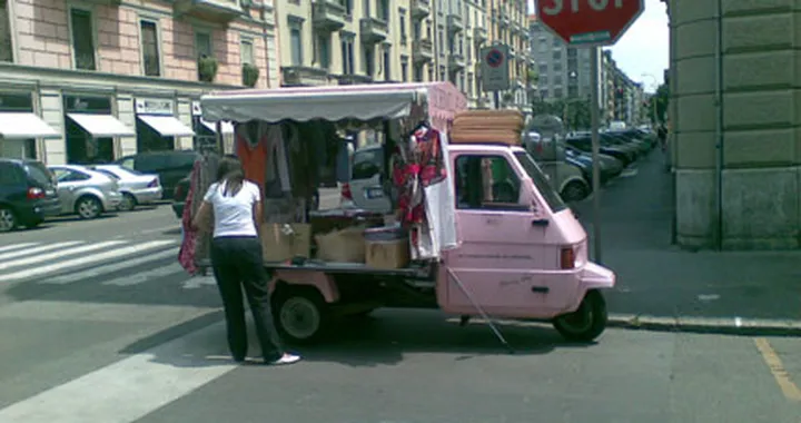 Foto del giorno: commercio (rosa) in Ape