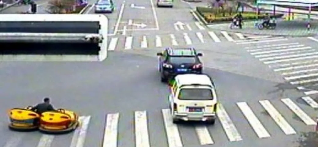 Cina: in giro con due autoscontri