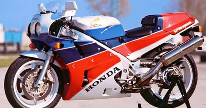 Honda VFR750R RC30 - Amarcord