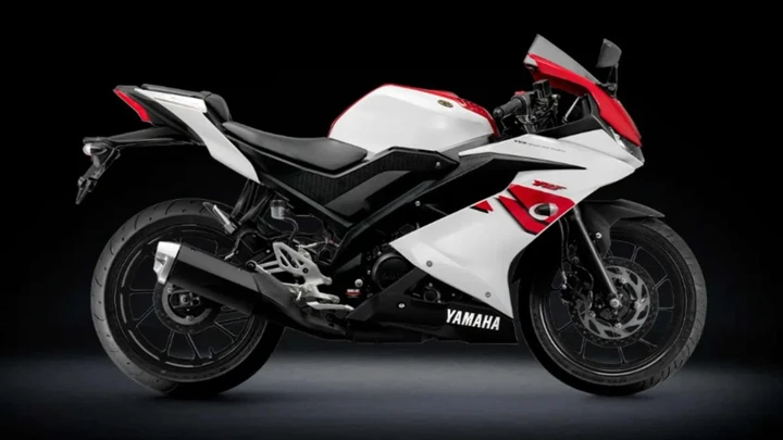 Yamaha R15 e R3 celebrano 70 anni con livree rétro da GP
