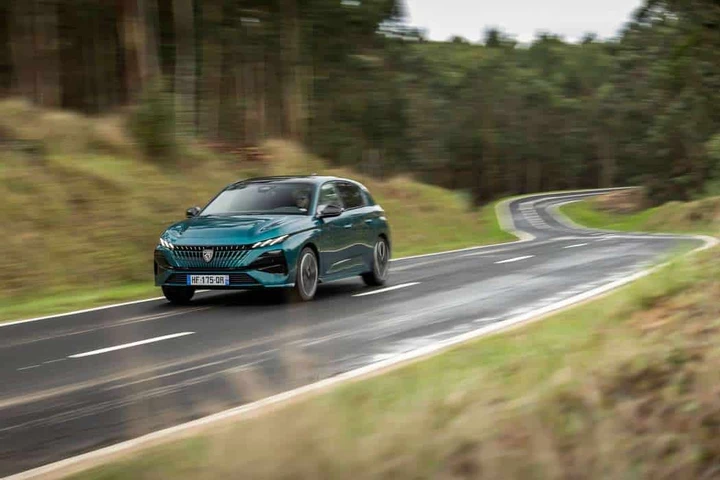 Nuove Peugeot 308 e 308 SW 2026: più incisive con il restyling e c'è anche il Diesel