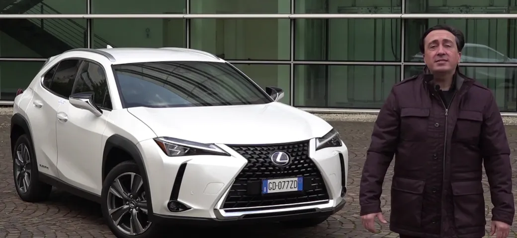 Lexus UX300e: prima prova