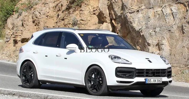 Porsche Cayenne 2018: nuove foto spia