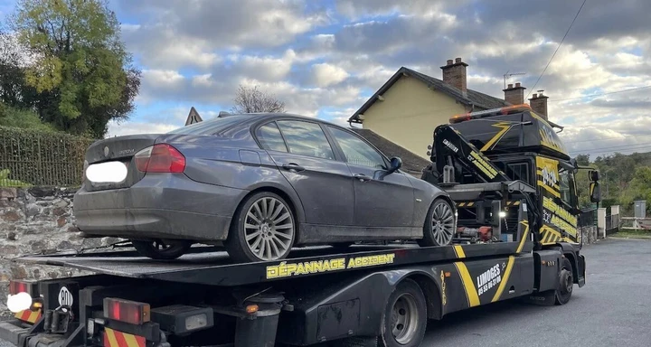 Gli stracciano la patente dopo 60 giorni dal rilascio: andava a 225 km/h