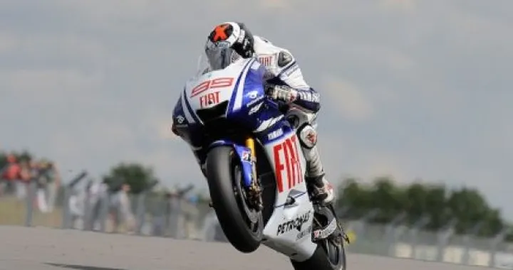 MotoGP: FP1 a Sepang sotto il segno di Jorge Lorenzo. Quarto Valentino Rossi