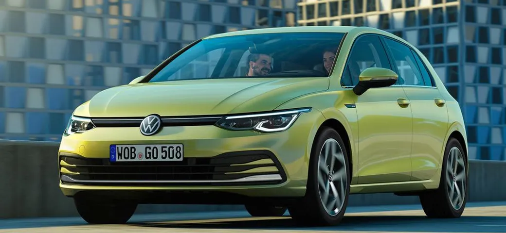 Nuova Volkswagen Golf 8: sfuggite le prime immagini ufficiali