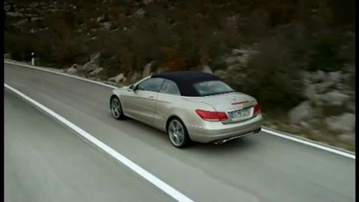 Mercedes Classe E Cabriolet 2013 in video