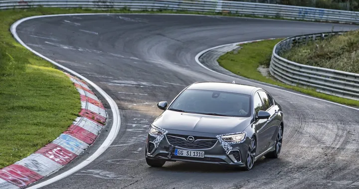 Opel Insignia GSi: velocissima al Nurburgring
