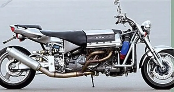 Moto con motore Bmw V8
