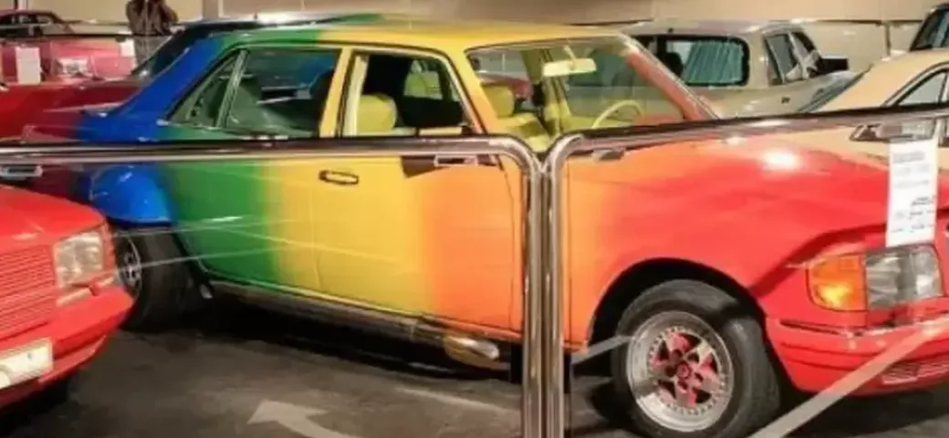 La straordinaria collezione di auto dello 