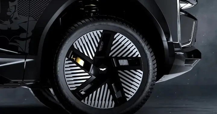 La Batmobile diventa indiana: l'ultima interpretazione esagerata