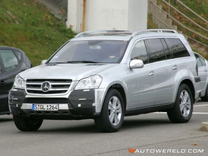 Mercedes GL: nuove foto spia per il restyling