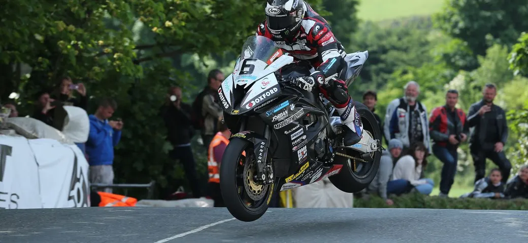 TT2016, dominio di Dunlop nella Superbike Race. 133 mph: è  record