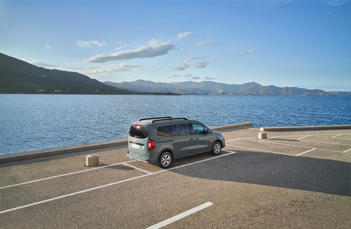 Nissan Townstar è ora disponibile nella versione Evalia, per il trasporto persone