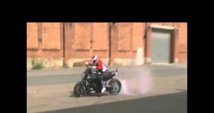 Impennare con il Diavel: si può! /video